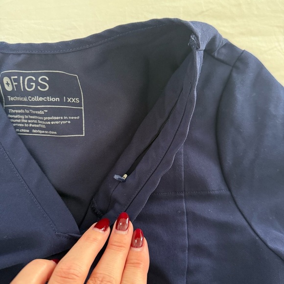 FIGS- Navy Blue Scrub Set - Picture 5 of 12